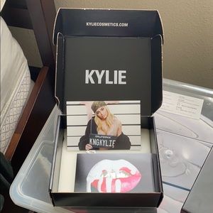 Kylie Lip kit BOX